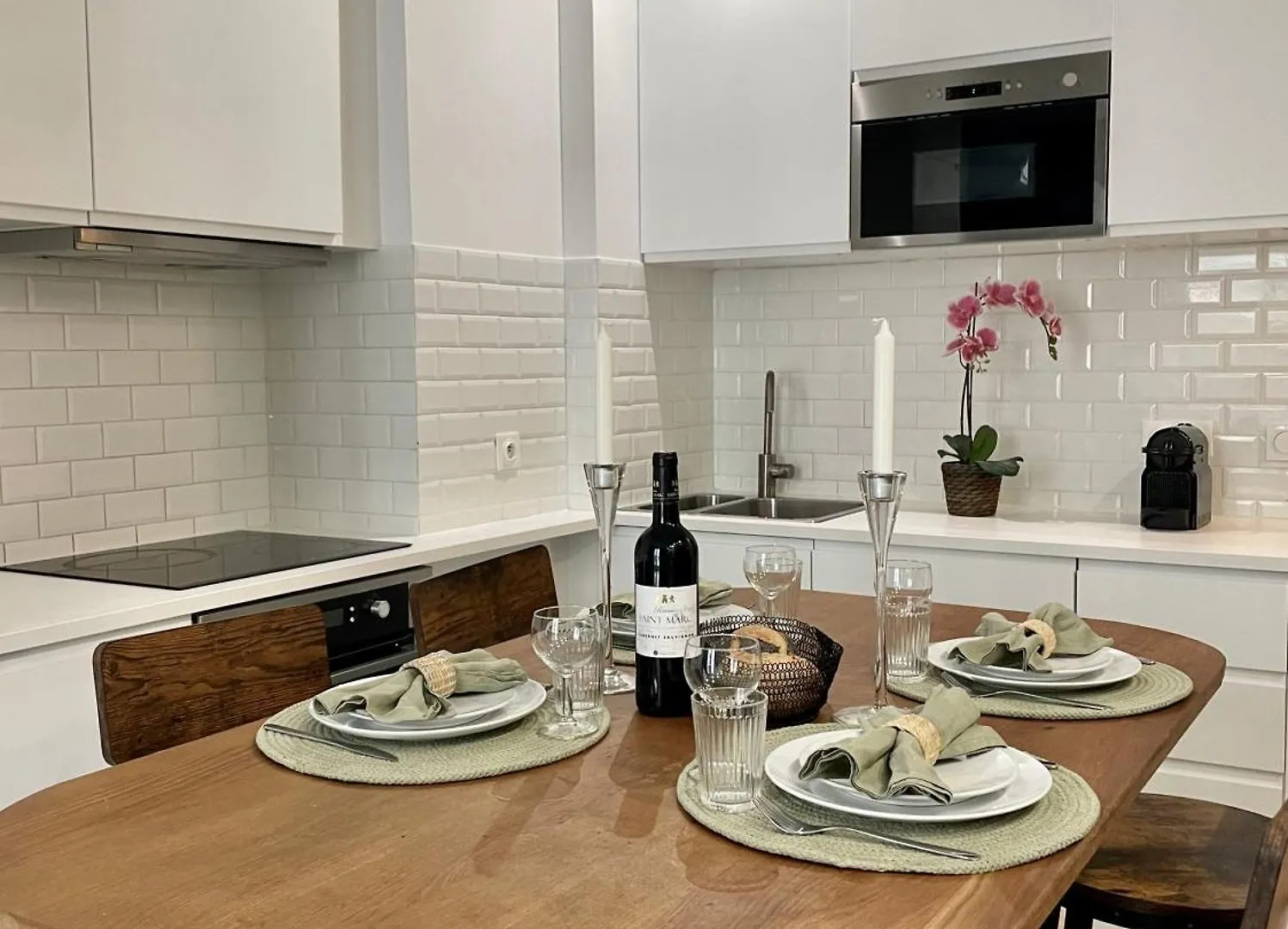 Eiffel Tower Stylish Retreat Apartment Paris France