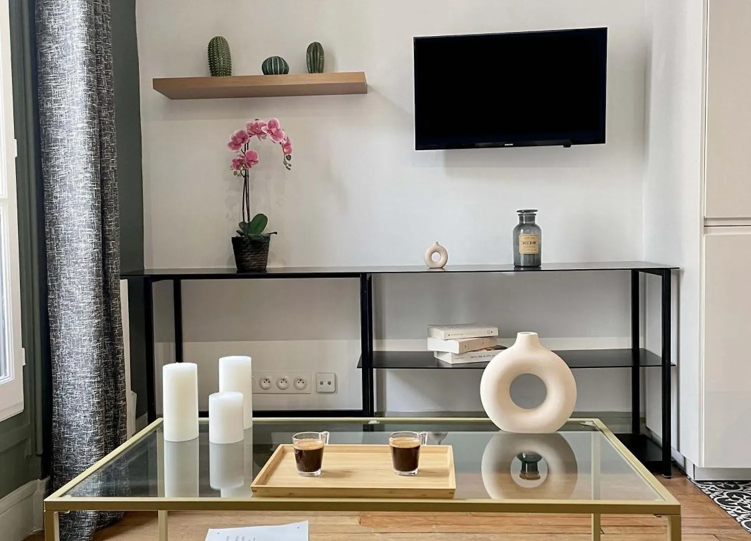 Eiffel Tower Stylish Retreat Apartment Paris